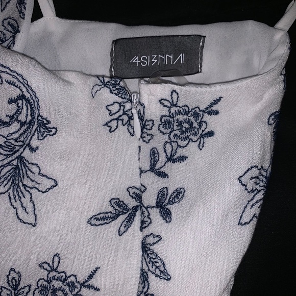 White and blue 🌸 romper! - Picture 3 of 3